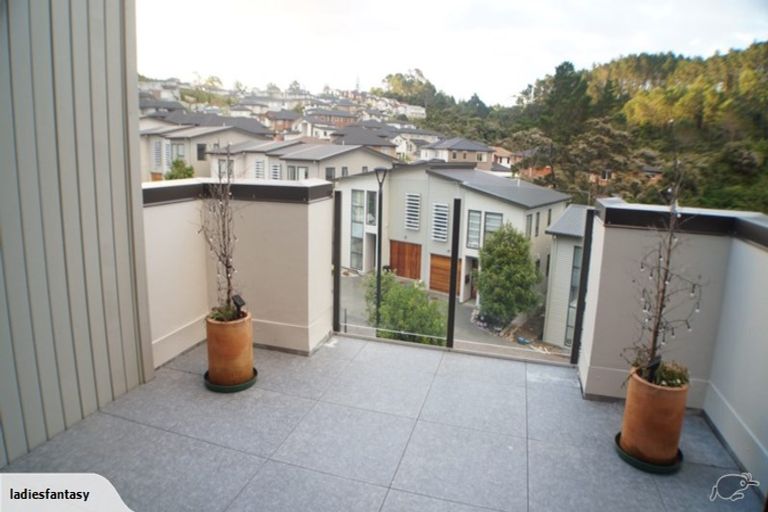 Photo of property in 2/10 Silver Moon Road, Albany Heights, Auckland, 0632