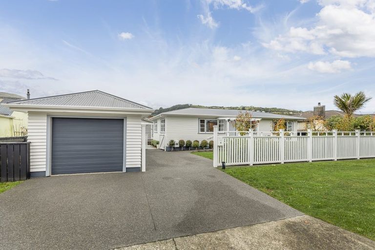 Photo of property in 4 Beauchamp Street, Tawa, Wellington, 5028