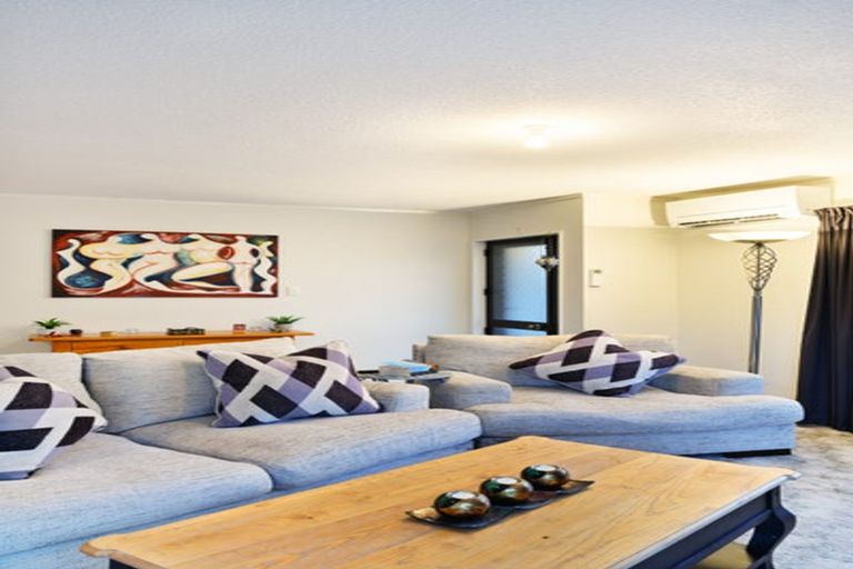 Photo of property in 2/23 Septimus Place, Henderson, Auckland, 0612