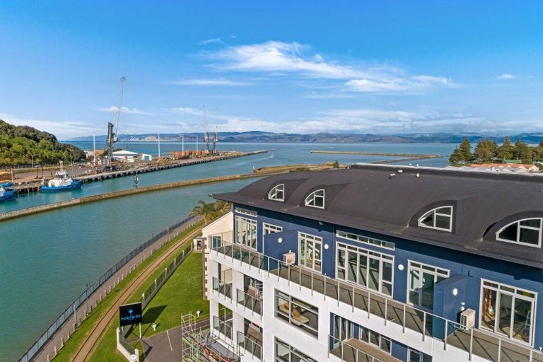 Photo of property in Marina View Apartments, 201/4 Reads Quay, Gisborne, 4010