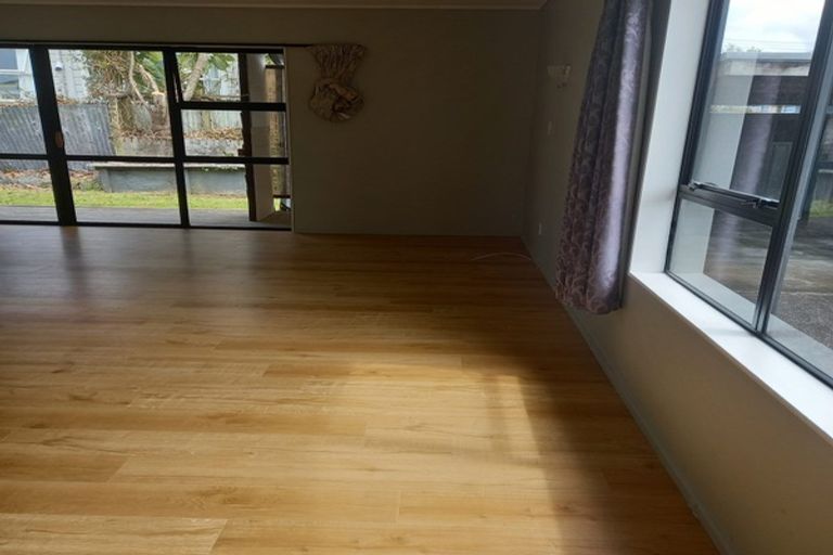 Photo of property in 36 Seabrook Avenue, New Lynn, Auckland, 0600