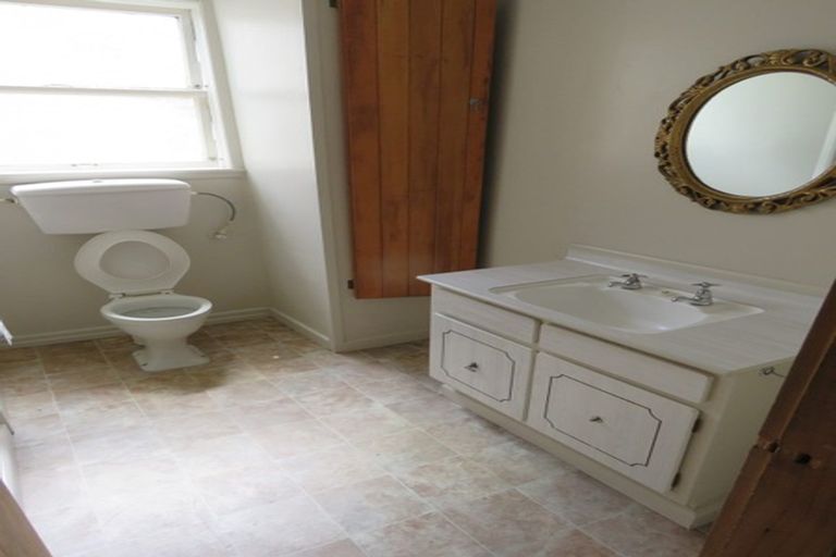 Photo of property in 61 Russell Street, Westport, 7825