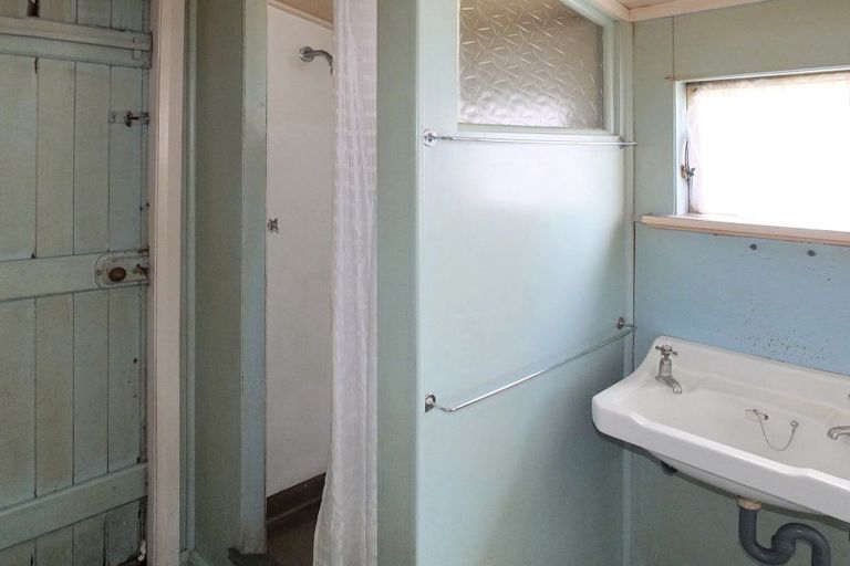 Photo of property in 46 Signal Street, Foxton Beach, Foxton, 4815