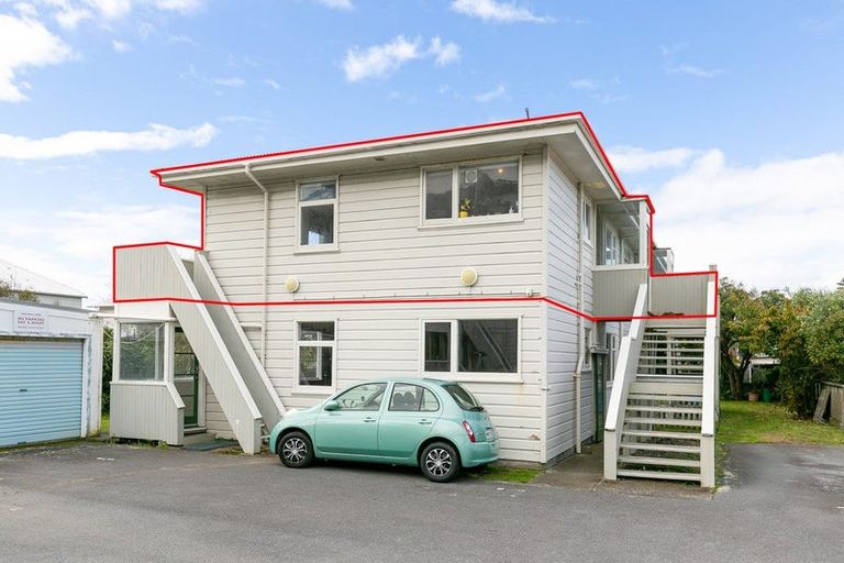 Photo of property in 139u2 Queens Drive, Lyall Bay, Wellington, 6022