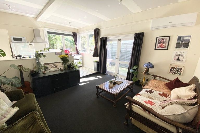 Photo of property in 2a Russell Terrace, Newtown, Wellington, 6021