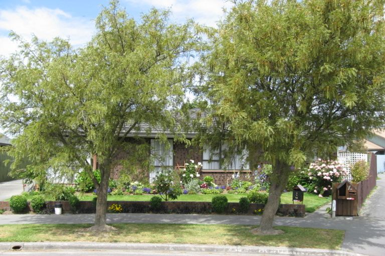 Photo of property in 2/14 Gatonby Place, Avonhead, Christchurch, 8042