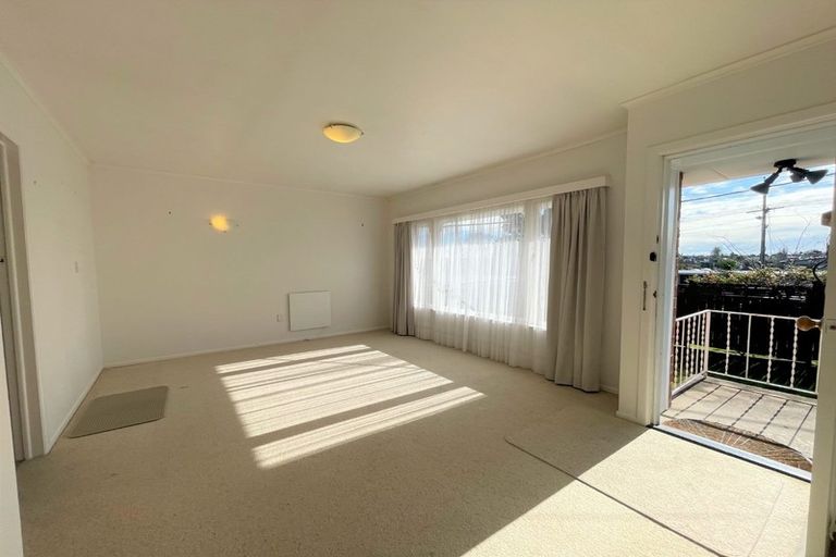 Photo of property in 4a/1 Corrella Road, Belmont, Auckland, 0622