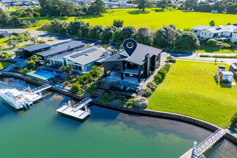 Photo of property in 25 Waitemata Drive, One Tree Point, 0118
