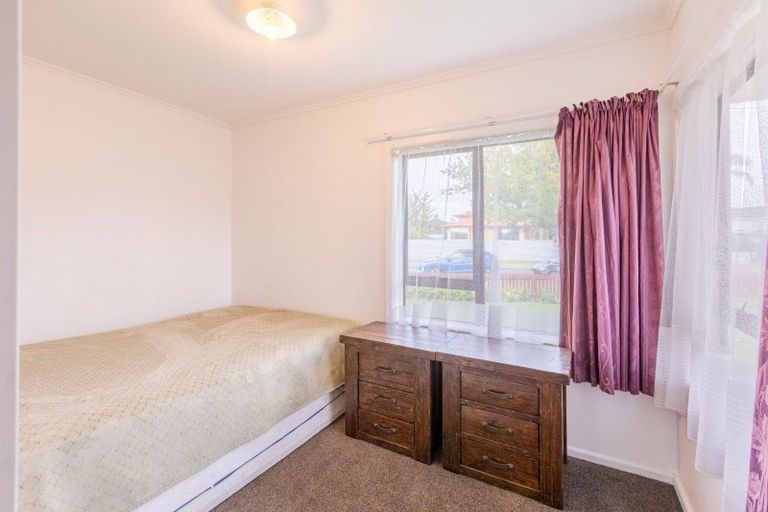 Photo of property in 2 Howard Road, Taradale, Napier, 4112