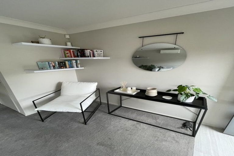 Photo of property in 6 Brindle Way, Newlands, Wellington, 6037