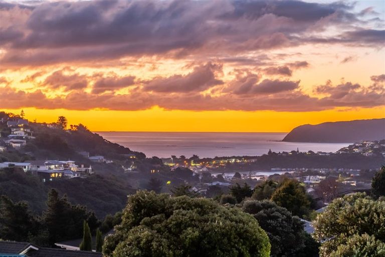 Photo of property in 86 Mercury Way, Whitby, Porirua, 5024