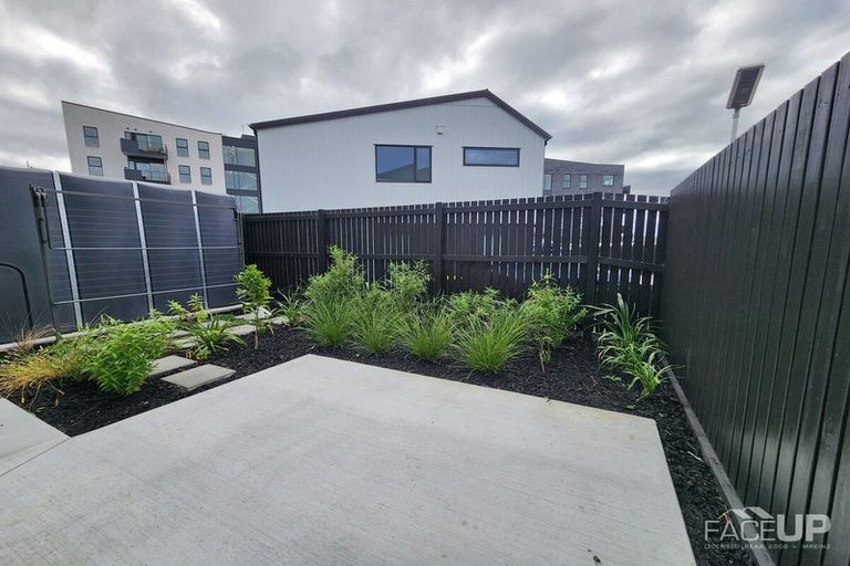 Photo of property in 18 Hema Road, Hobsonville, 0616