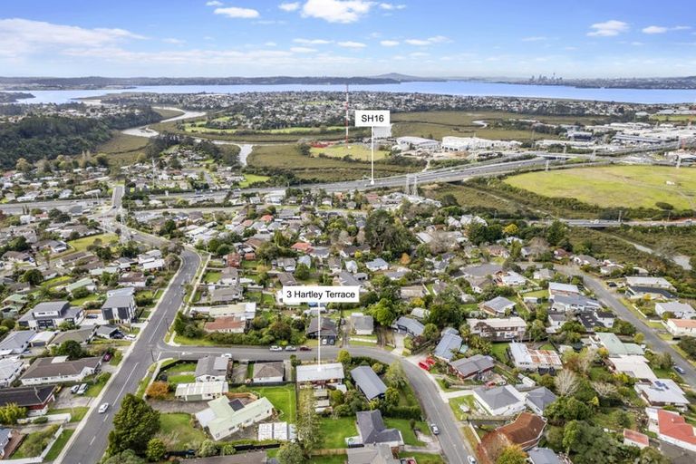 Photo of property in 3 Hartley Terrace, Massey, Auckland, 0614