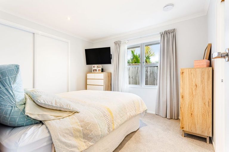 Photo of property in 105b Matipo Road, Te Atatu Peninsula, Auckland, 0610