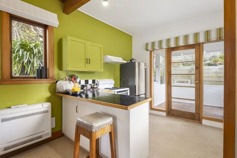 Photo of property in 4 Paisley Terrace, Karori, Wellington, 6012