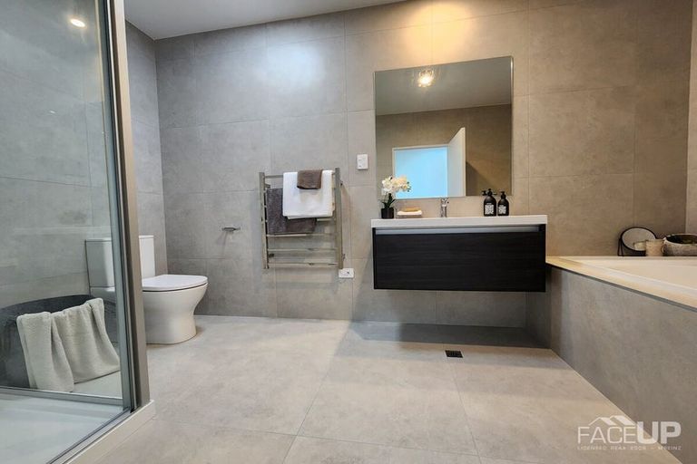 Photo of property in 18 Hema Road, Hobsonville, 0616