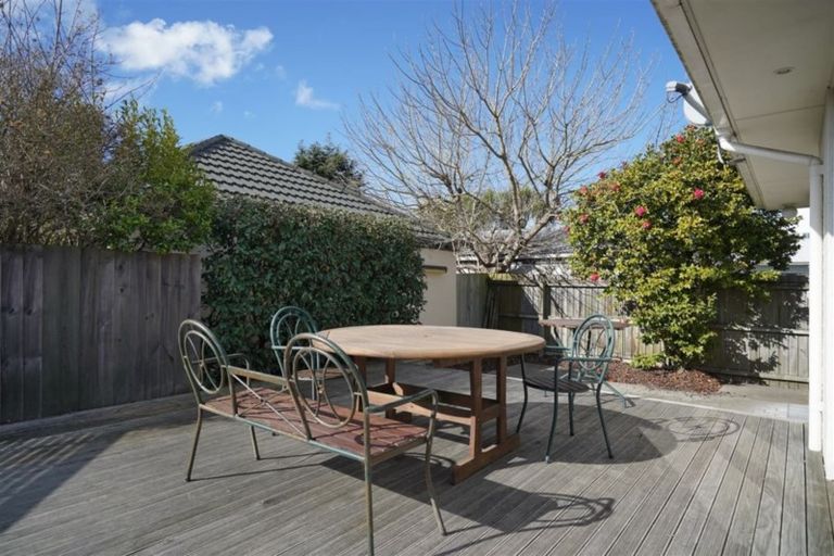 Photo of property in 420 Memorial Avenue, Burnside, Christchurch, 8053