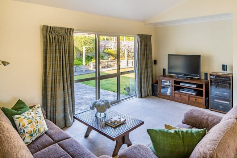 Photo of property in 3 Mariners Way, Whitby, Porirua, 5024