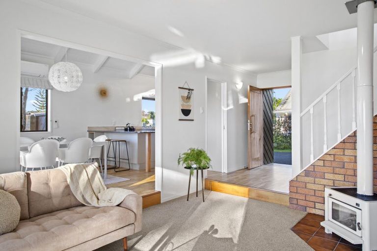 Photo of property in 5 Godwit Place, Waiuku, 2123