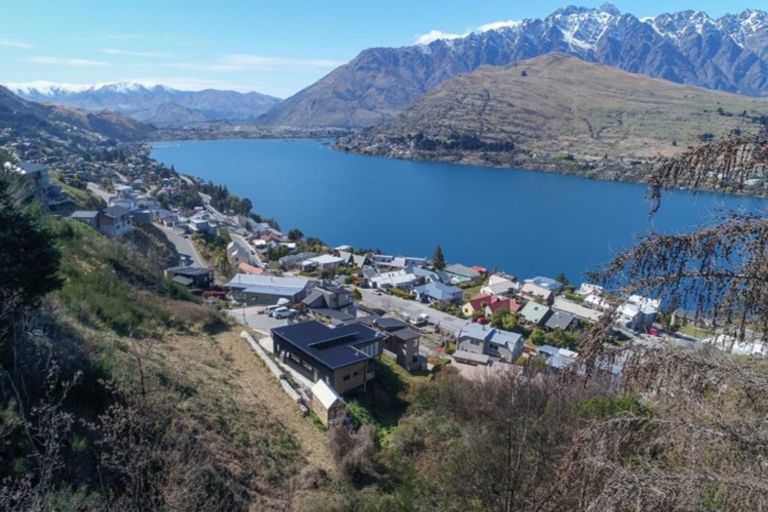 Photo of property in 16 Birch Lane, Queenstown, 9300