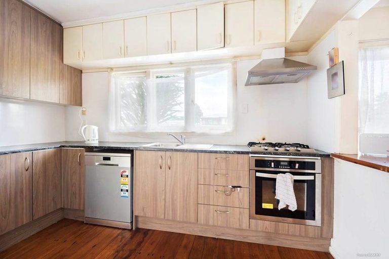 Photo of property in 4039 Great North Road, Glen Eden, Auckland, 0602