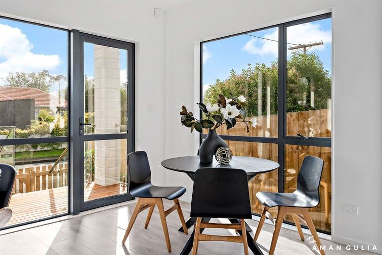 Photo of property in 13b Serjeant Street, Henderson, Auckland, 0612
