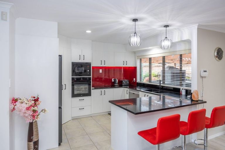 Photo of property in 7 Hollinger Place, Nawton, Hamilton, 3200