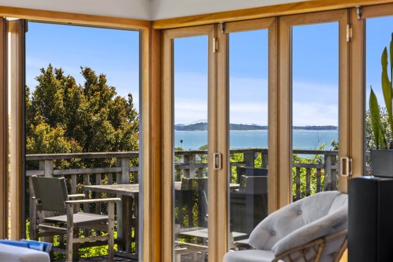 Photo of property in 4 Mellons Bay Road, Howick, Auckland, 2014