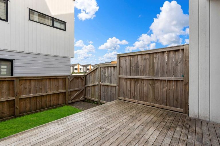 Photo of property in 3/36 Westgate Drive, Westgate, Auckland, 0614