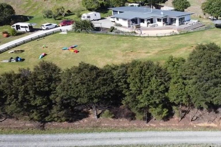 Photo of property in 436 Kanohi Road, Kaukapakapa, 0873