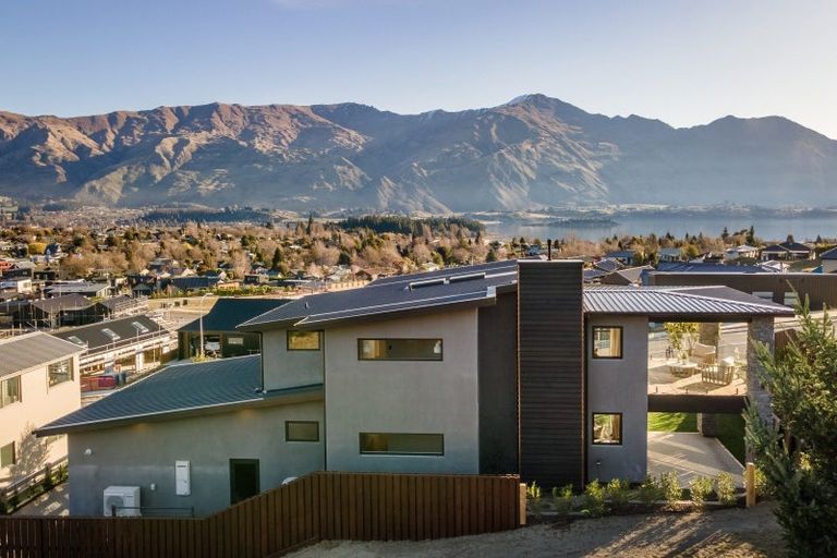Photo of property in 18 Fenton Avenue, Wanaka, 9305