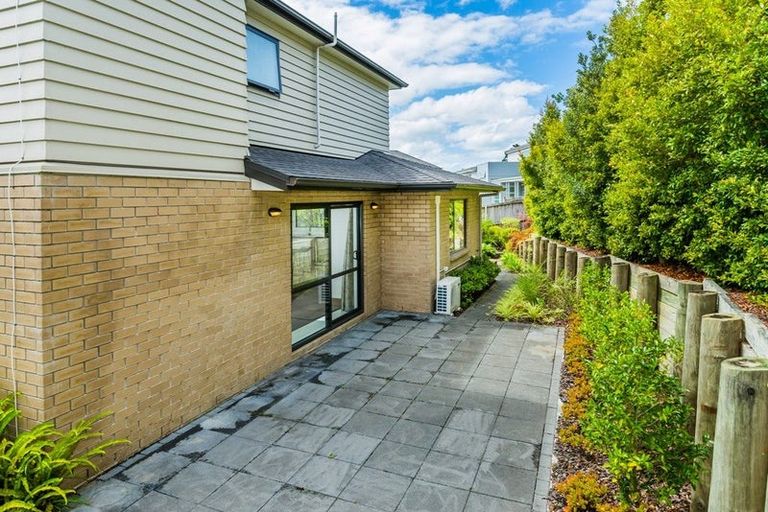 Photo of property in 42 Bur Oak Terrace, Schnapper Rock, Auckland, 0632