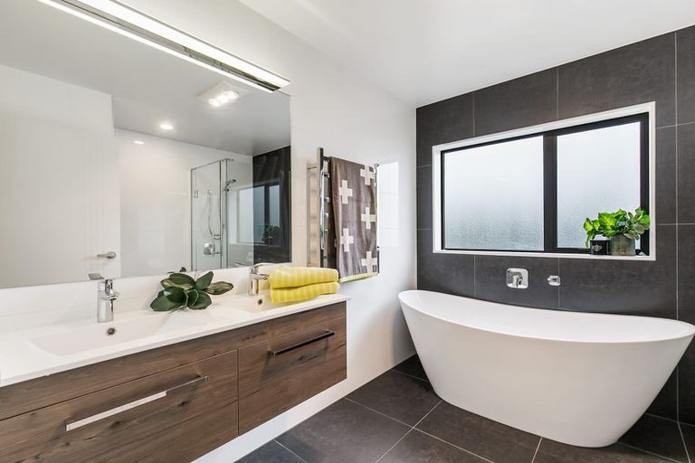 Photo of property in 17b Alexandra Street, Riverhead, 0820