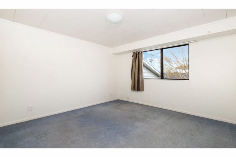 Photo of property in 1/1 Meadowvale Avenue, Forrest Hill, Auckland, 0620