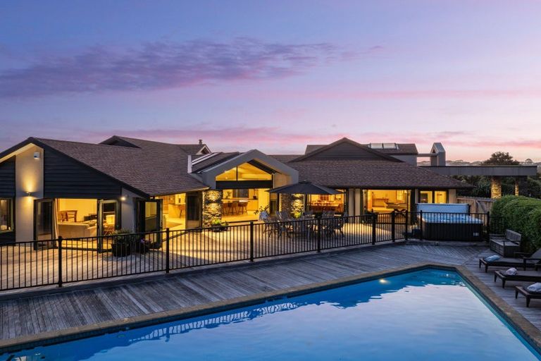 Photo of property in 115 Grand Drive, Orewa, 0931