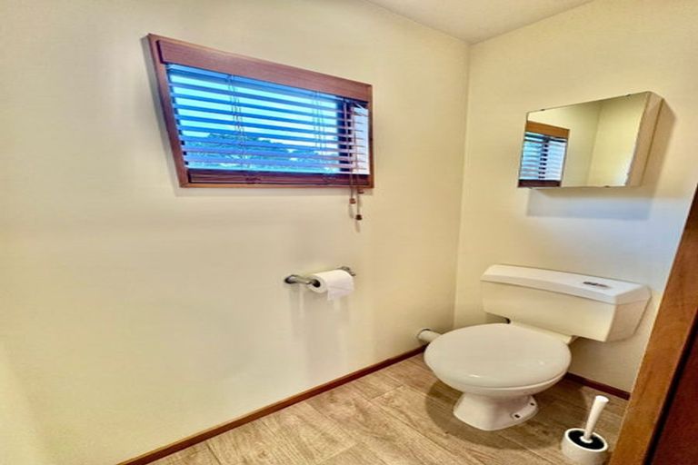 Photo of property in 2/20 Coroglen Avenue, Birkenhead, Auckland, 0626