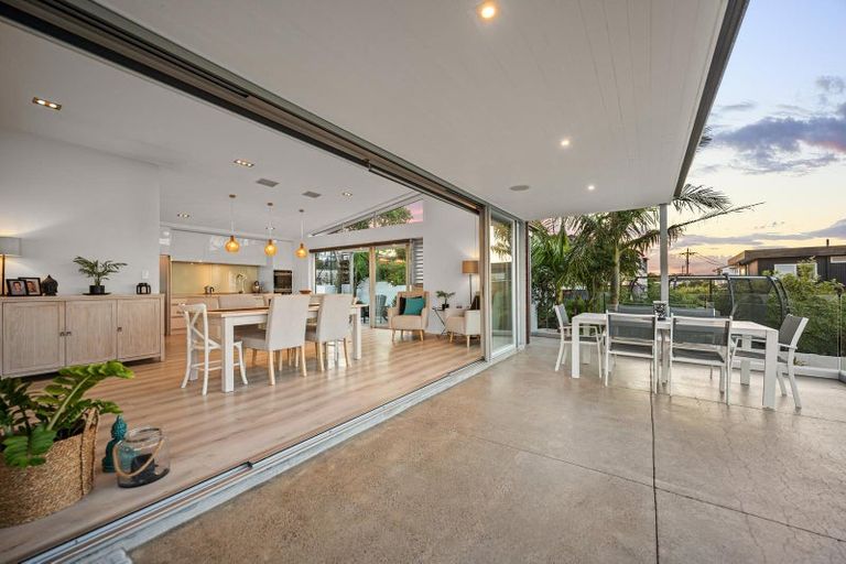 Photo of property in 12a Eastcliffe Road, Castor Bay, Auckland, 0620
