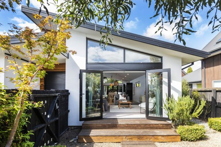 Photo of property in 136 Edgeware Road, St Albans, Christchurch, 8014