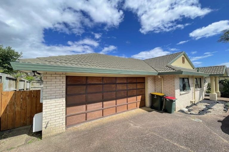 Photo of property in 12 John Brooke Crescent, East Tamaki Heights, Auckland, 2016