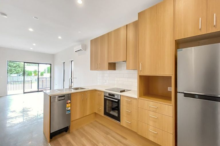 Photo of property in 5 Whakarato Way, Takanini, 2112