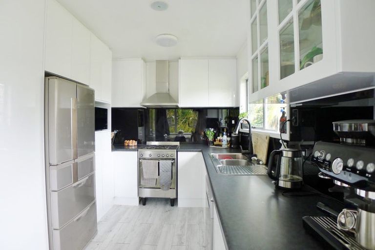 Photo of property in 2/5 Hellyers Street, Birkdale, Auckland, 0626