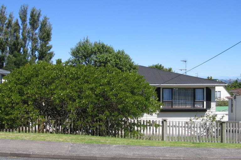 Photo of property in 1/13 Kia Ora Road, Beach Haven, Auckland, 0626