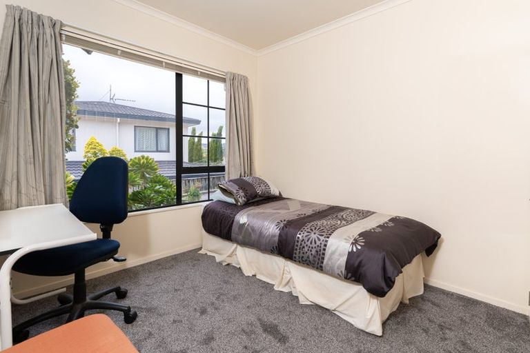 Photo of property in 17 Corsham Grove, Churton Park, Wellington, 6037