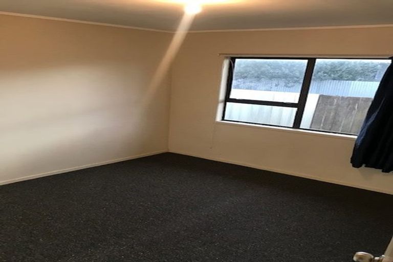 Photo of property in 2/10 Burundi Avenue, Clendon Park, Auckland, 2103