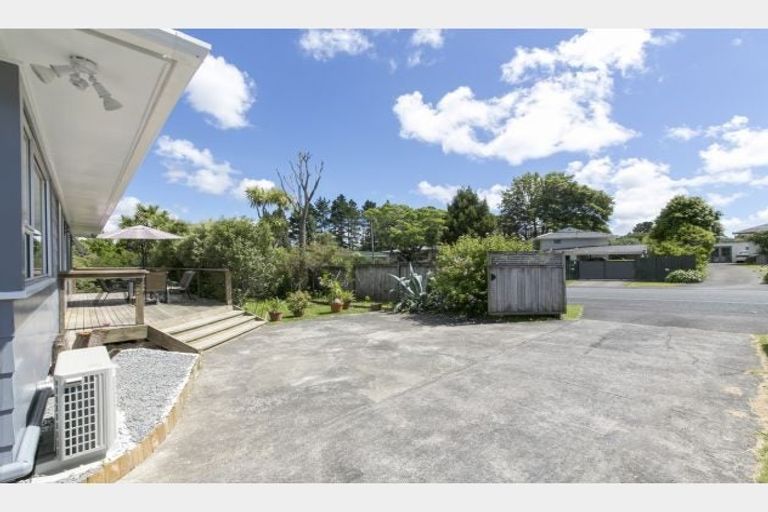 Photo of property in 73 Oreil Avenue, West Harbour, Auckland, 0618