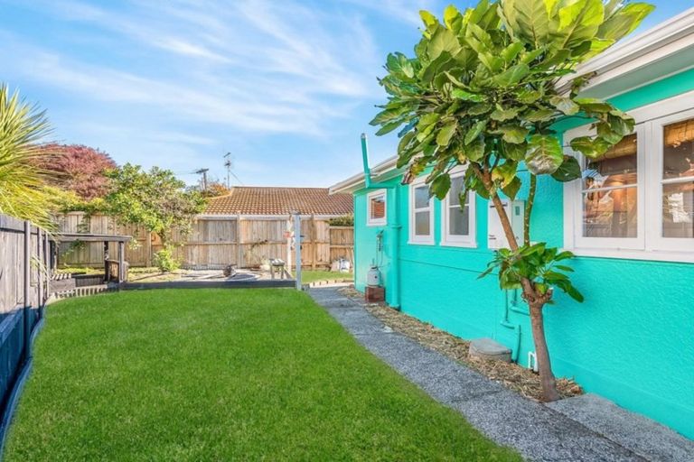 Photo of property in 72 Ocean Road, Paraparaumu Beach, Paraparaumu, 5032