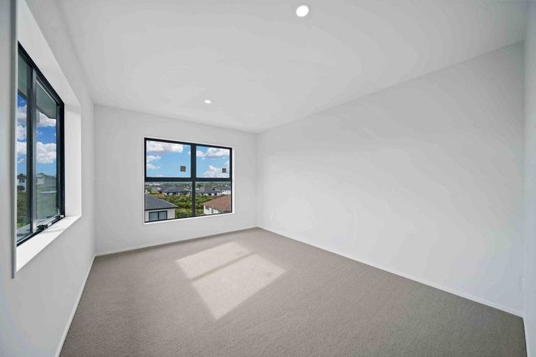 Photo of property in 17 Nola Dawn Avenue, Papakura, 2110