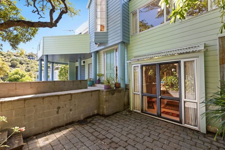 Photo of property in 15 Kaitawa Road, York Bay, Lower Hutt, 5013