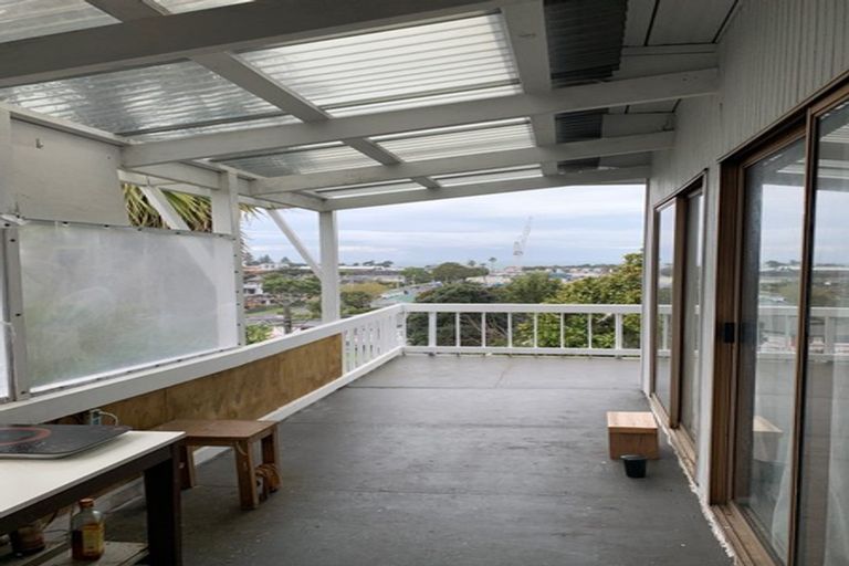 Photo of property in 20 Glencoe Road, Browns Bay, Auckland, 0630