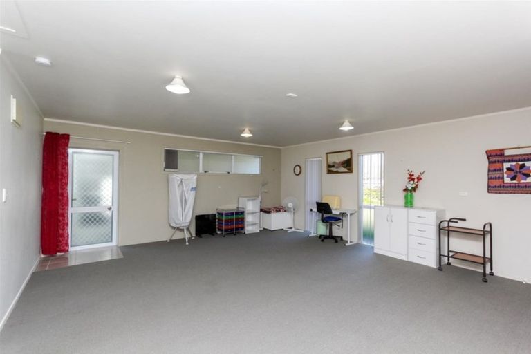 Photo of property in 6 Fantome Place, Whalers Gate, New Plymouth, 4310